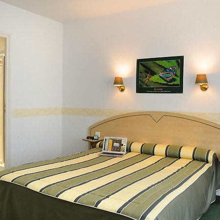 Logis Hotel Restaurant La Boule D'Or Шинон Екстериор снимка