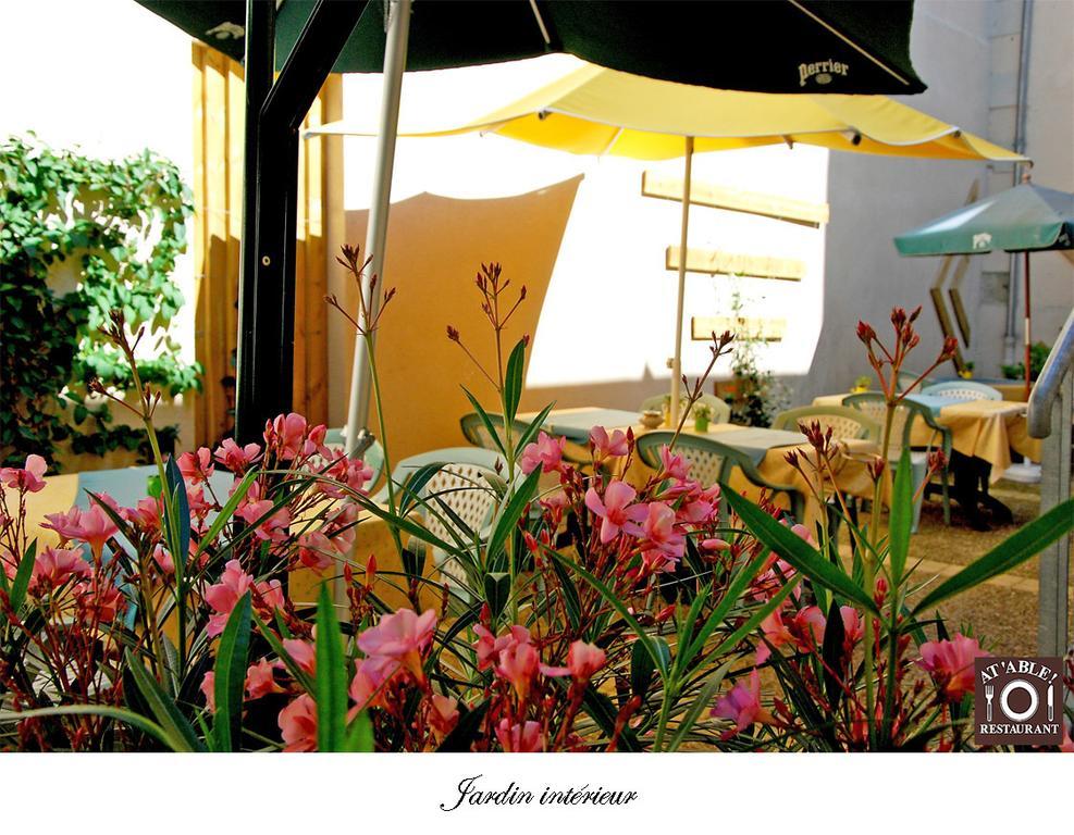 Logis Hotel Restaurant La Boule D'Or Шинон Екстериор снимка