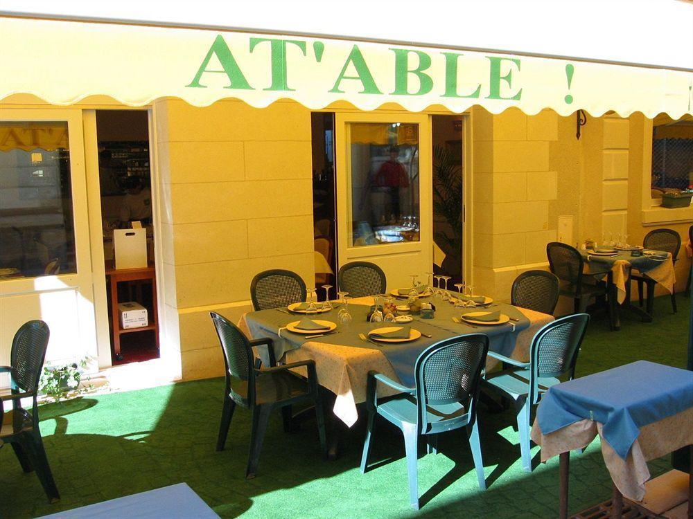 Logis Hotel Restaurant La Boule D'Or Шинон Екстериор снимка