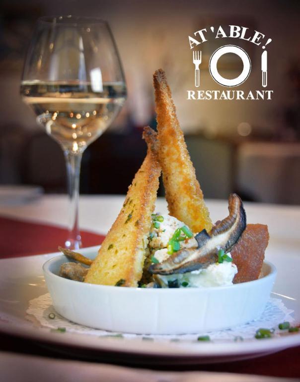 Logis Hotel Restaurant La Boule D'Or Шинон Екстериор снимка
