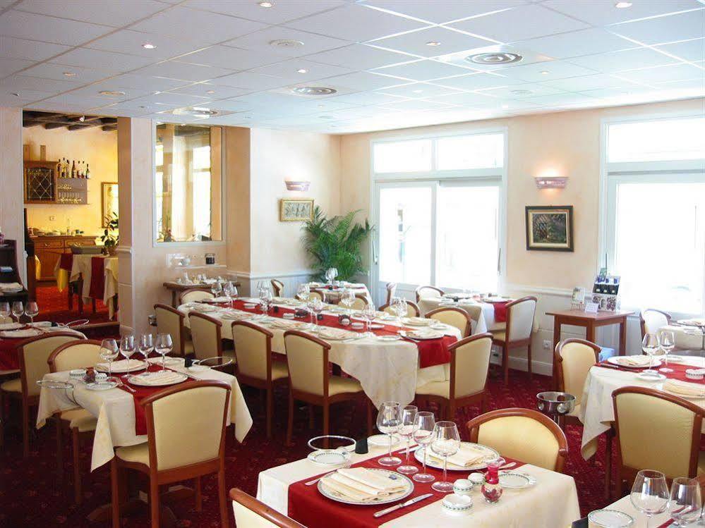 Logis Hotel Restaurant La Boule D'Or Шинон Екстериор снимка