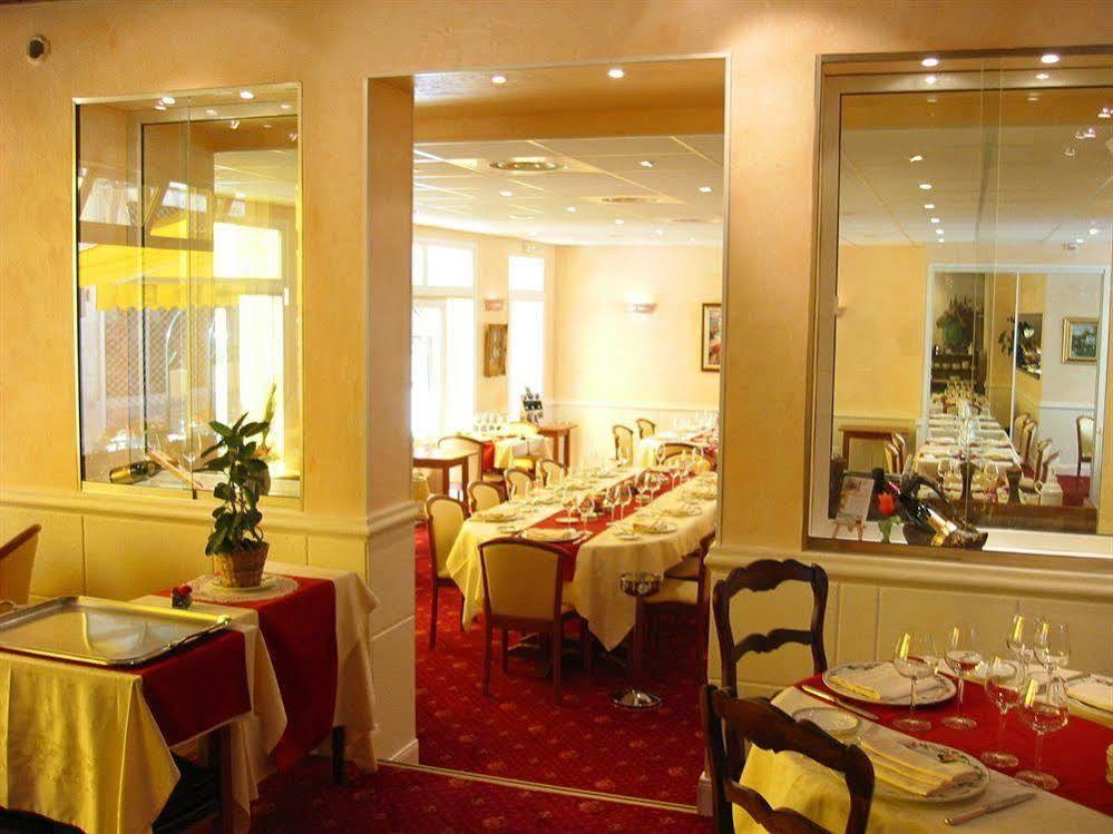 Logis Hotel Restaurant La Boule D'Or Шинон Екстериор снимка