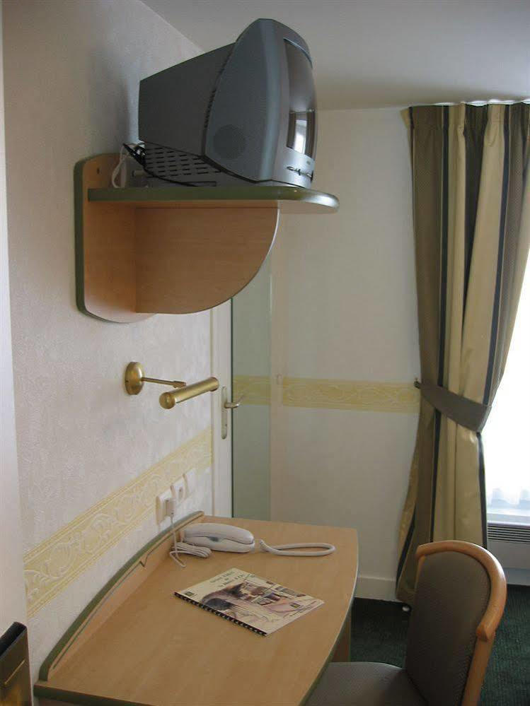 Logis Hotel Restaurant La Boule D'Or Шинон Екстериор снимка