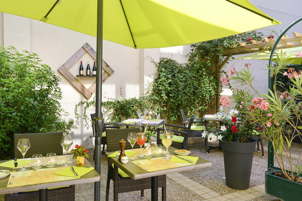 Logis Hotel Restaurant La Boule D'Or Шинон Екстериор снимка