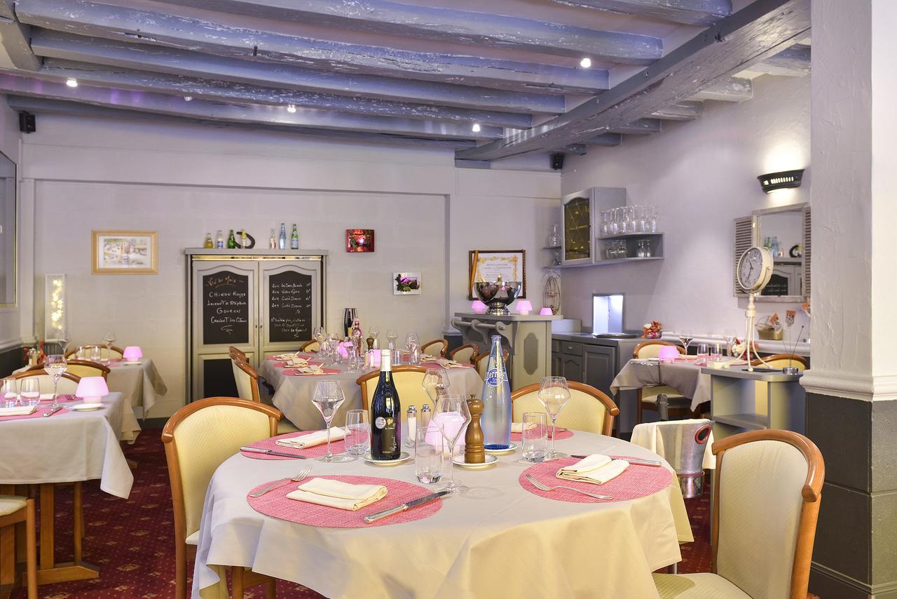 Logis Hotel Restaurant La Boule D'Or Шинон Екстериор снимка