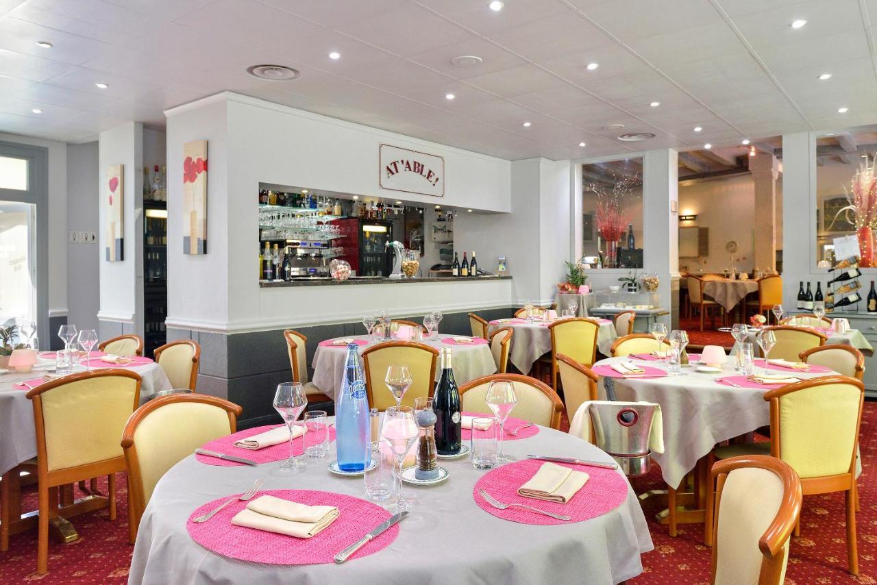 Logis Hotel Restaurant La Boule D'Or Шинон Екстериор снимка