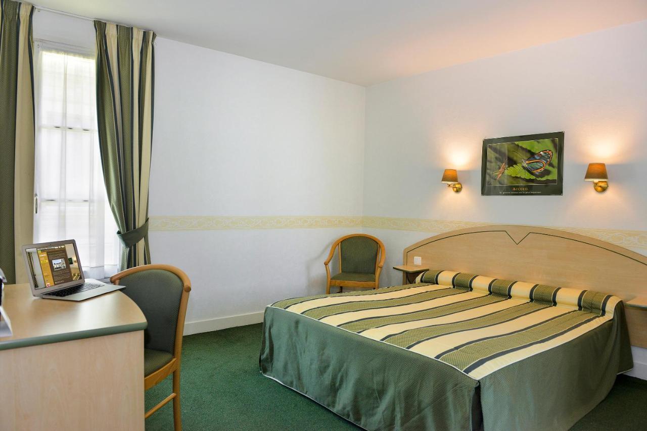 Logis Hotel Restaurant La Boule D'Or Шинон Екстериор снимка
